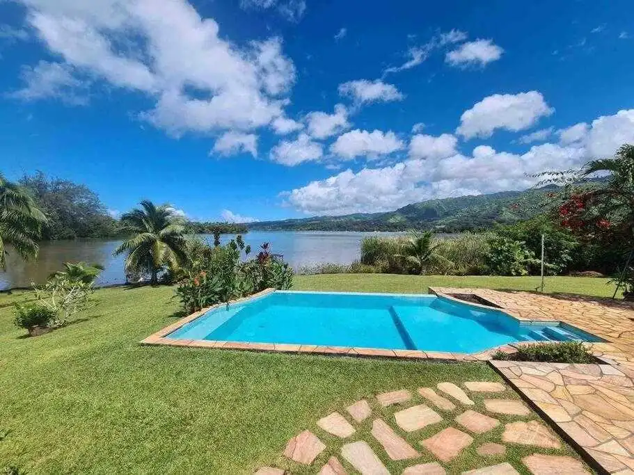 Outdoor swimming pool of Te Mana Lodge overlooking Phaeton Bay